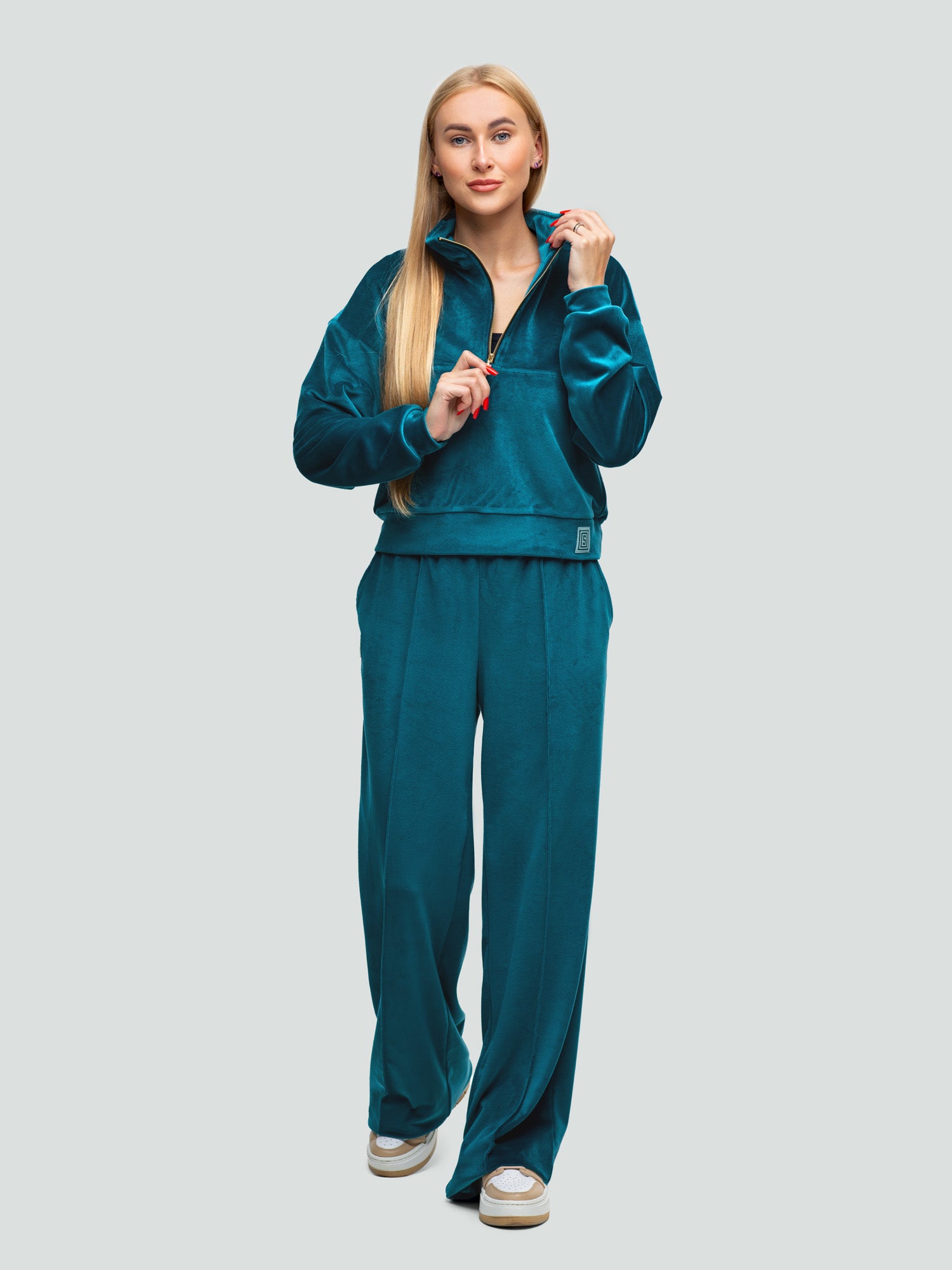 Veliūrinis laisvalaikio kostiumas "Soft shine electric"