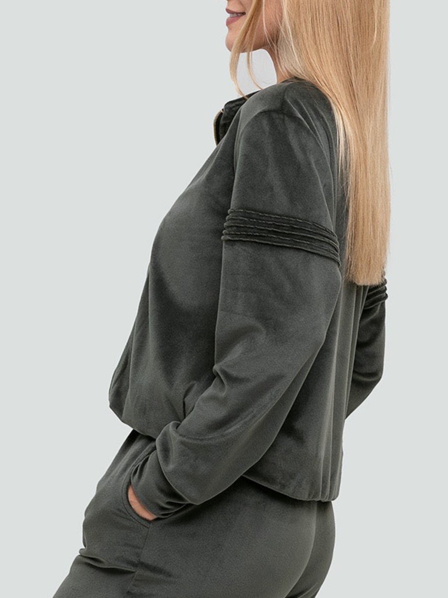 Veliūrinis laisvalaikio kostiumas "Soft dark khaki"