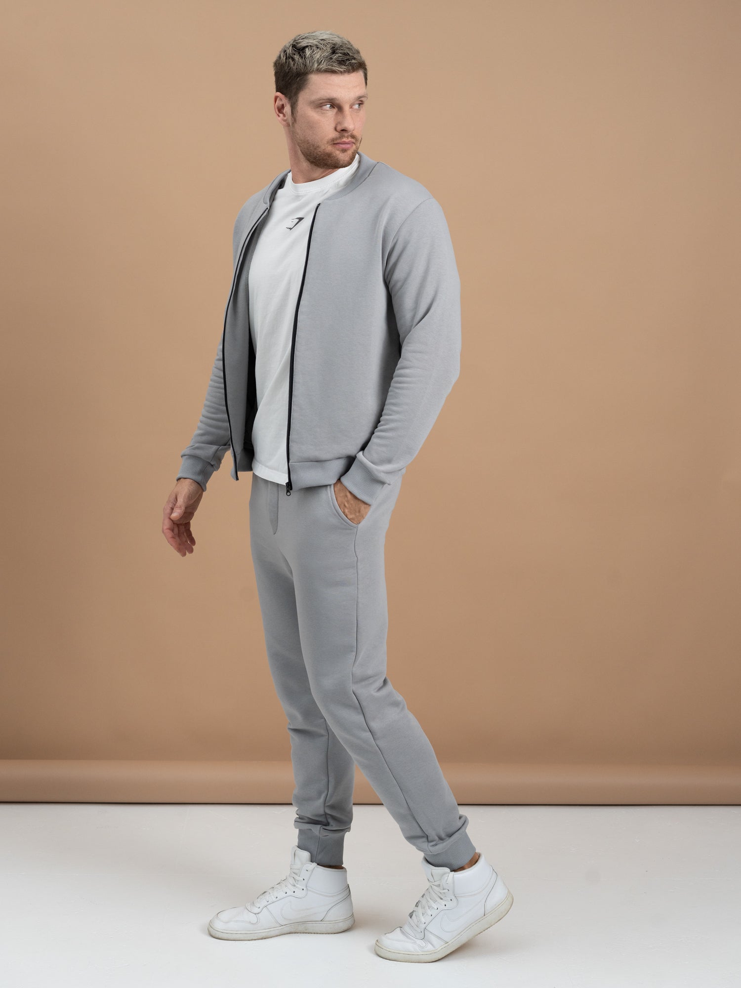 Laisvalaikio kostiumas "Flow" grey