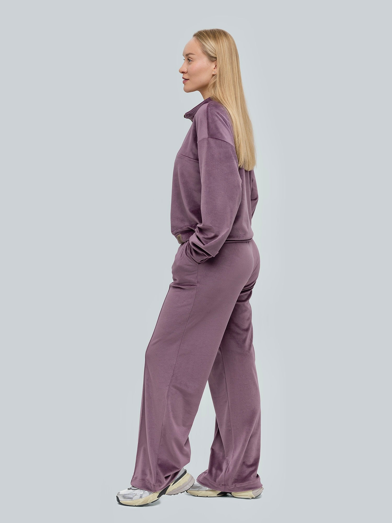Veliūrinis laisvalaikio kostiumas "Soft shine lavender"