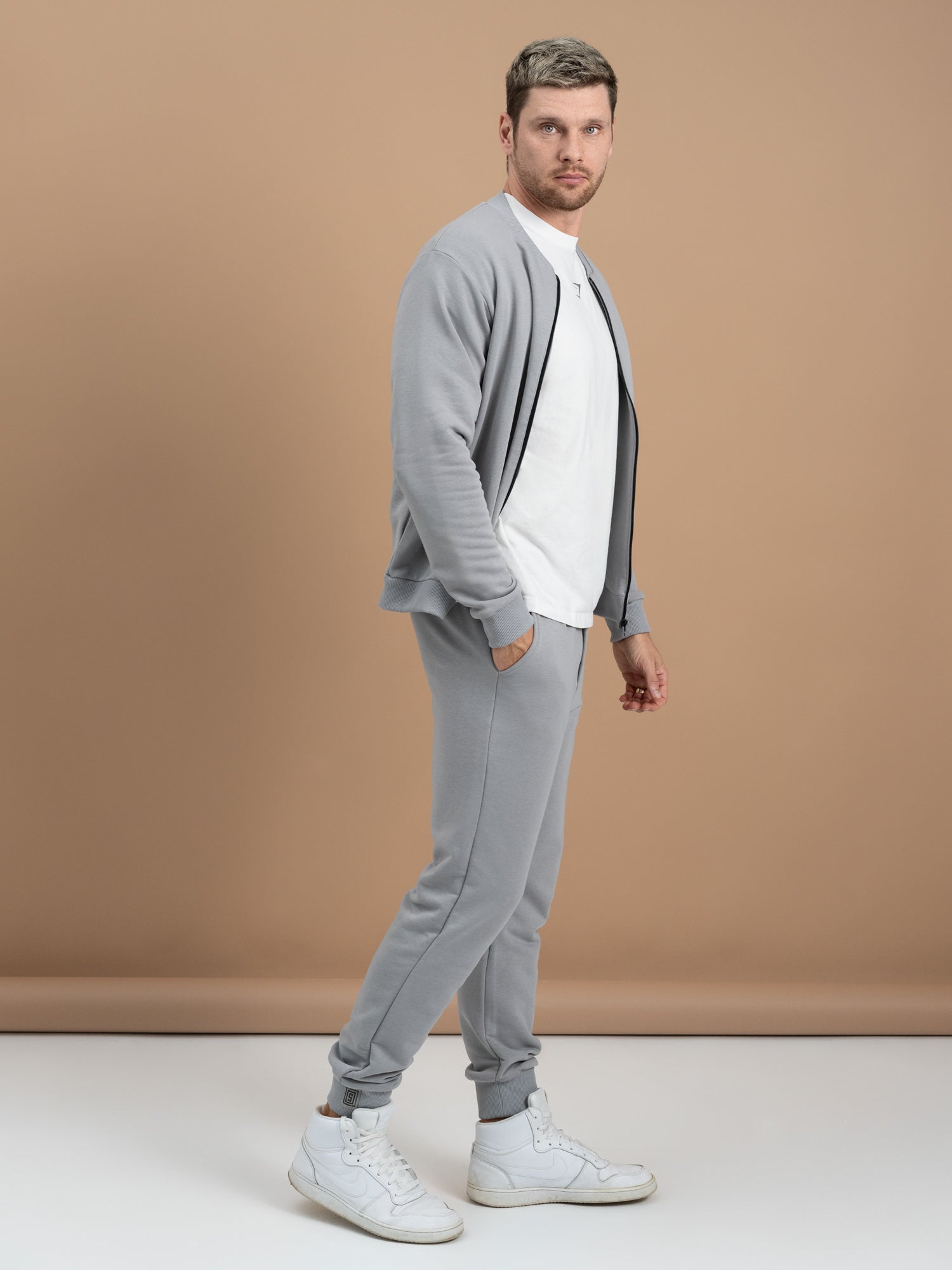 Laisvalaikio kostiumas "Flow" grey