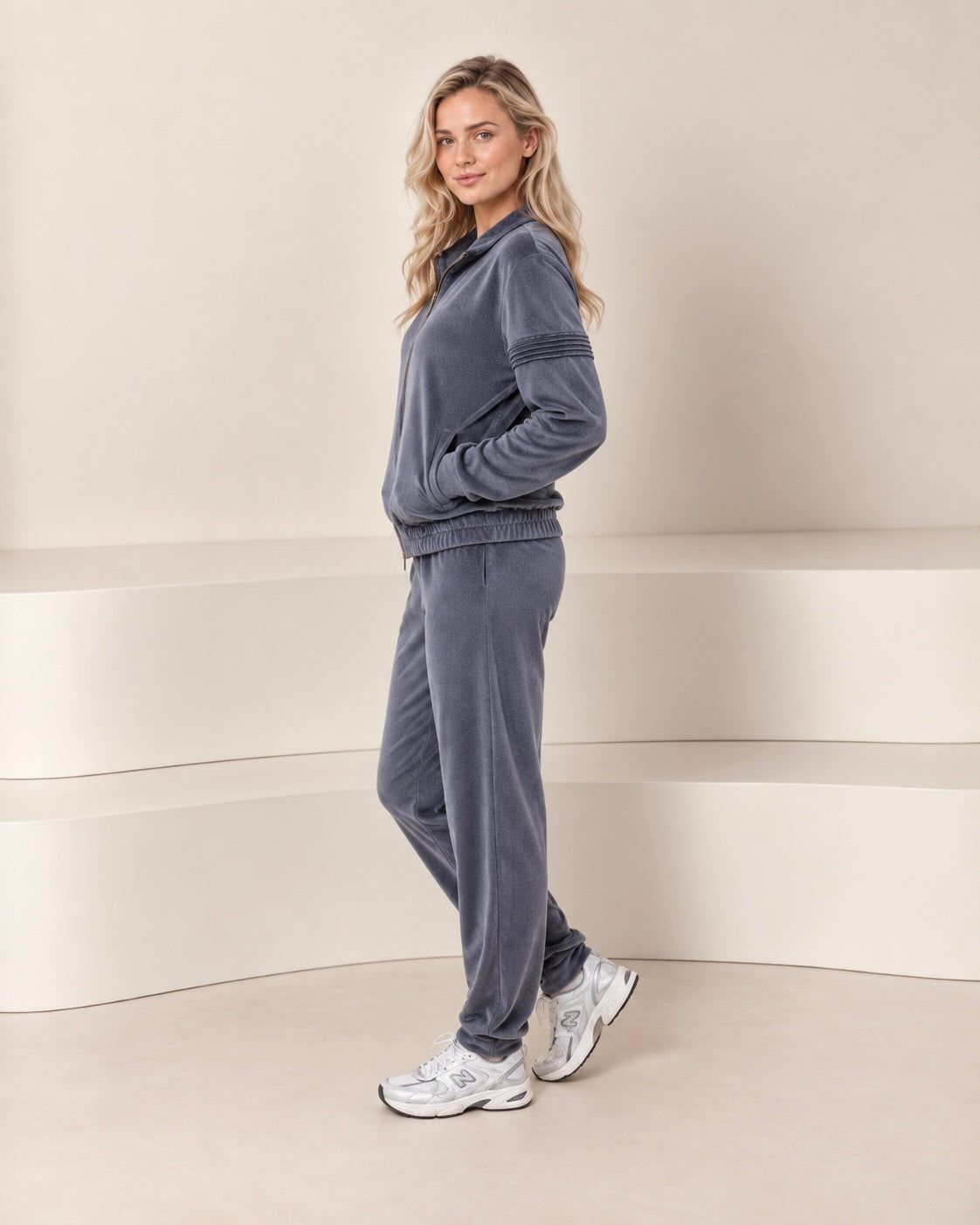 Veliūrinis laisvalaikio kostiumas "Soft blue grey"