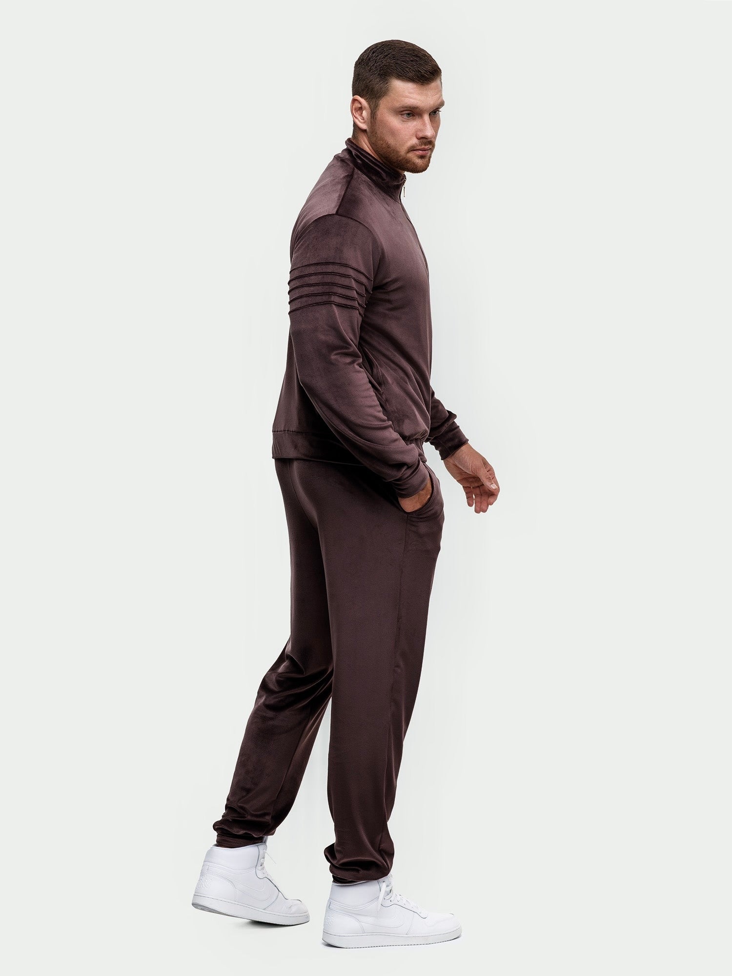 Veliūrinis laisvalaikio kostiumas "Soft dark chocolate"