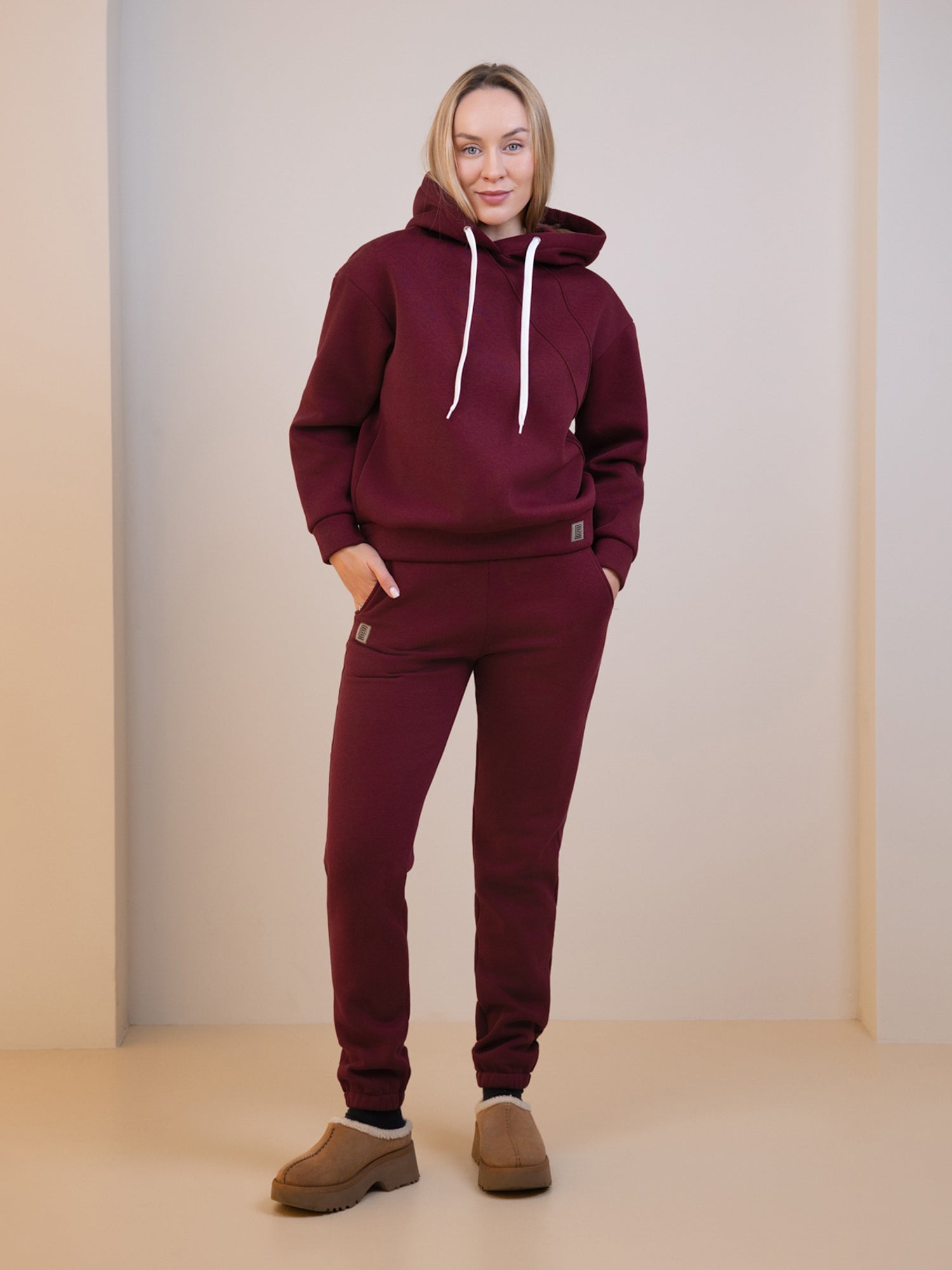 Burgundiškas laisvalaikio kostiumas "Comfort" su pūkeliu