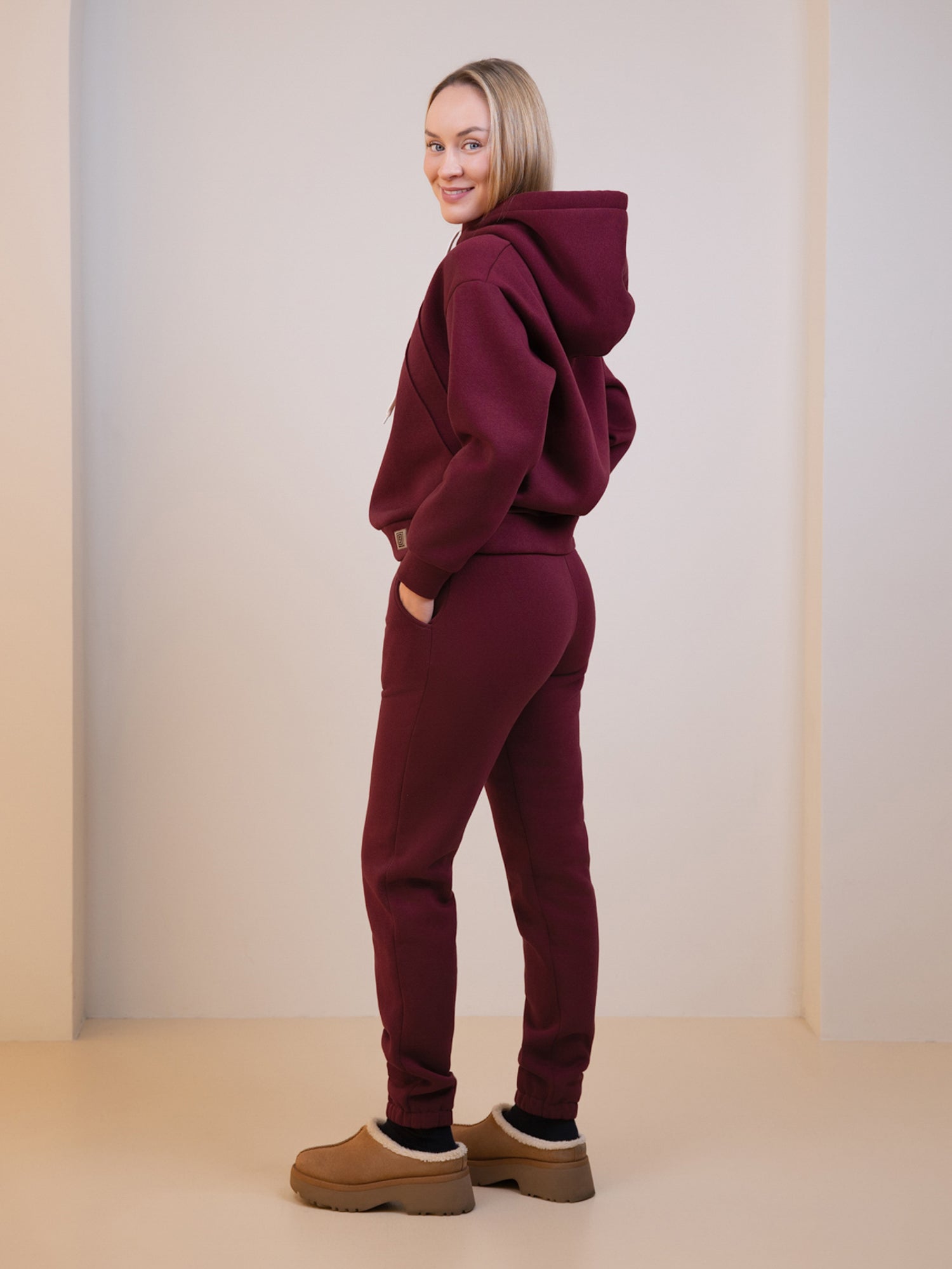 Burgundiškas laisvalaikio kostiumas "Comfort" su pūkeliu