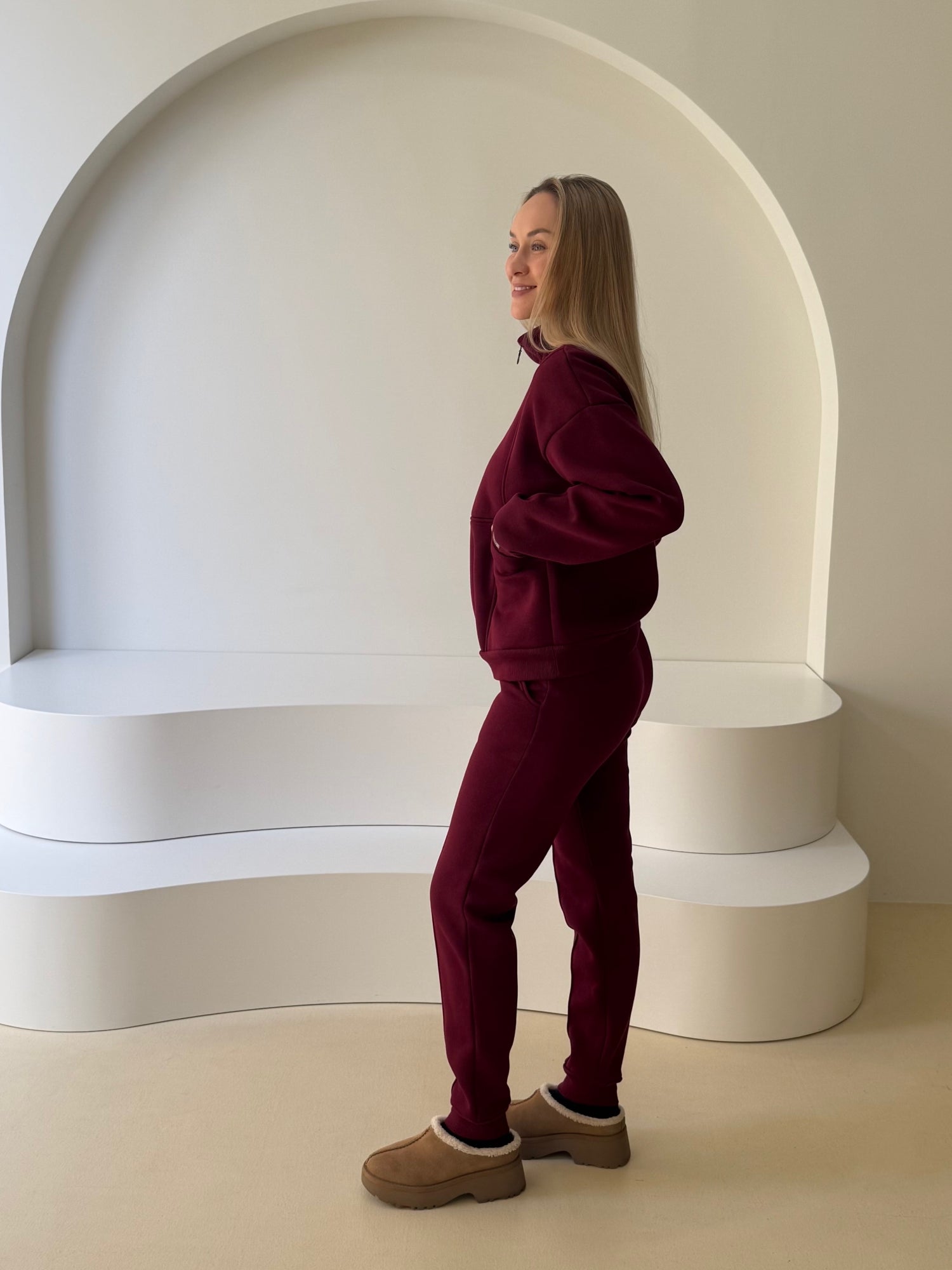 Burgundiškas laisvalaikio kostiumas "Luxury" su pūkeliu